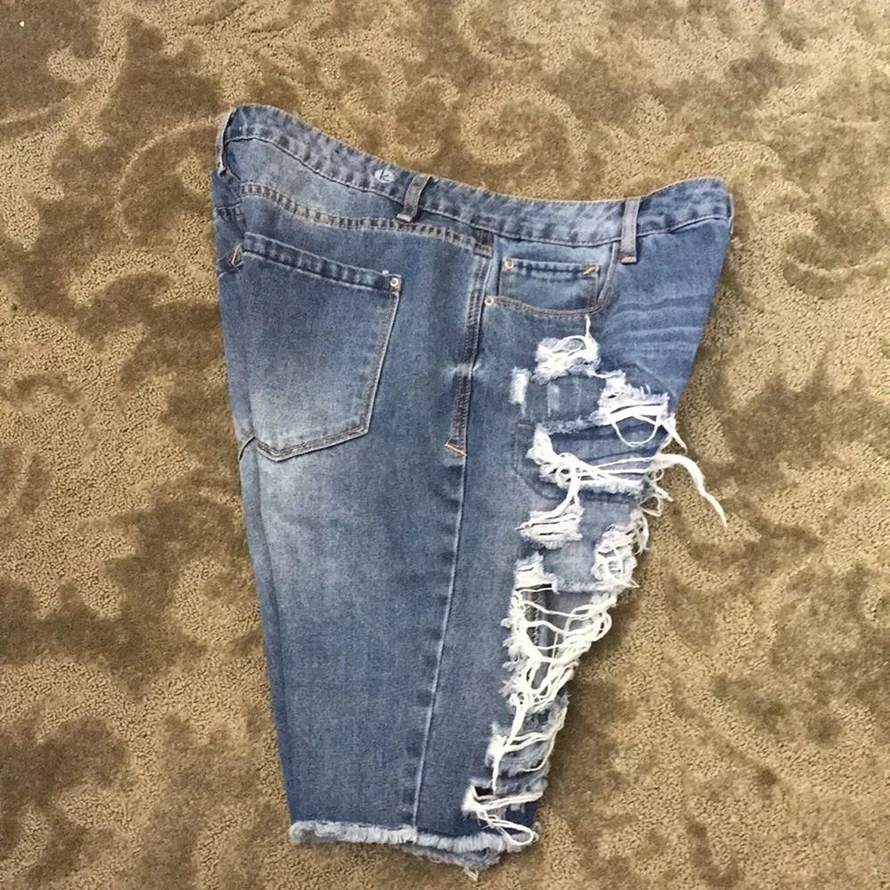 Shorts - Picture 7 of 7